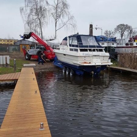Slip- und Kranarbeiten