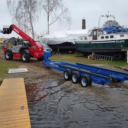 Slip- und Kranarbeiten