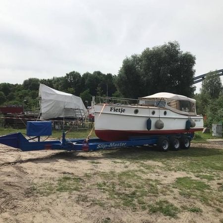 Slip- und Kranarbeiten