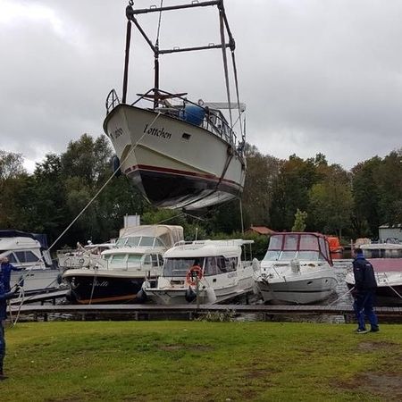 Slip- und Kranarbeiten