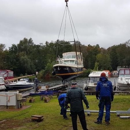 Slip- und Kranarbeiten