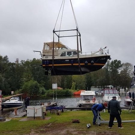 Slip- und Kranarbeiten