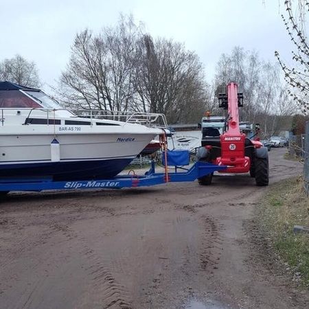 Slip- und Kranarbeiten
