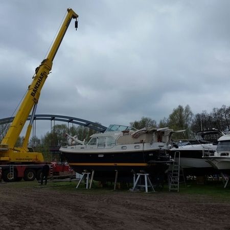 Slip- und Kranarbeiten